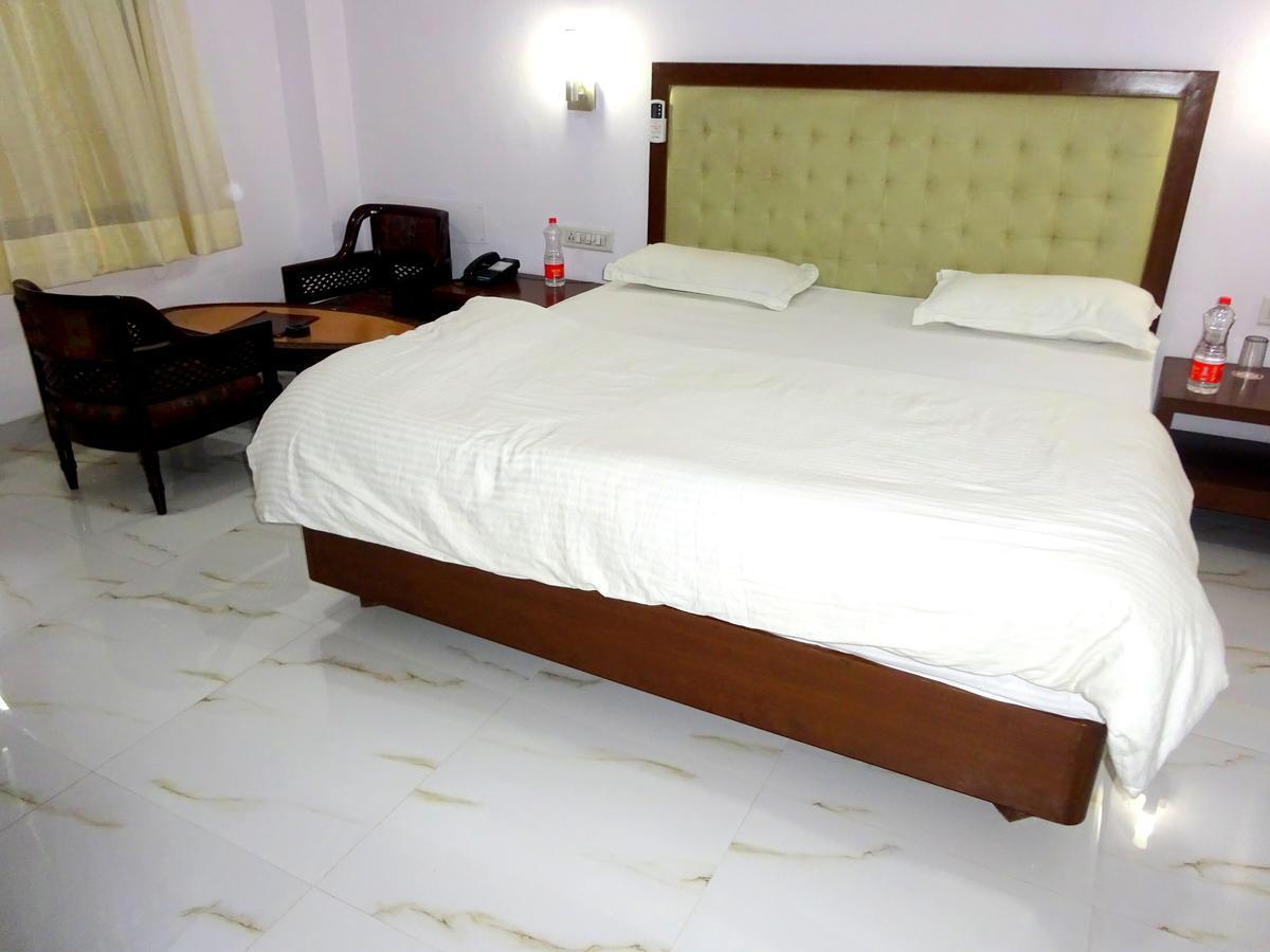 Hotel Utsav นาถดวารา ภายนอก รูปภาพ