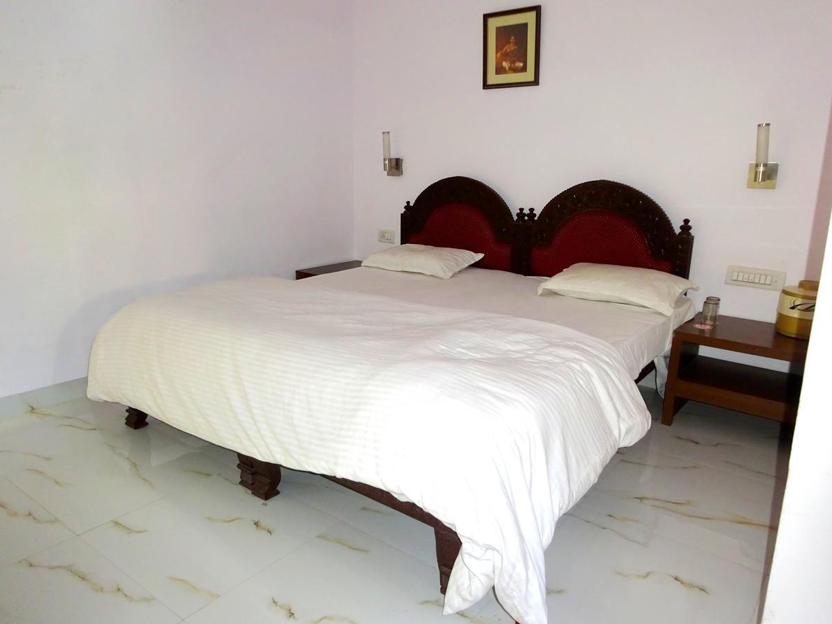 Hotel Utsav นาถดวารา ภายนอก รูปภาพ