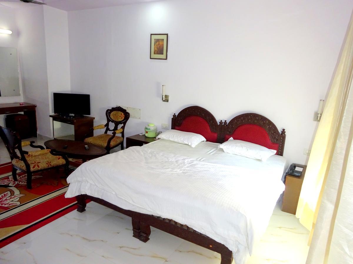 Hotel Utsav นาถดวารา ภายนอก รูปภาพ